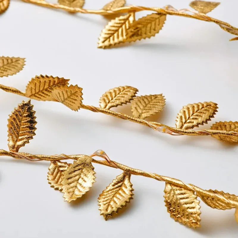 Golden Leaf Strings Lamp